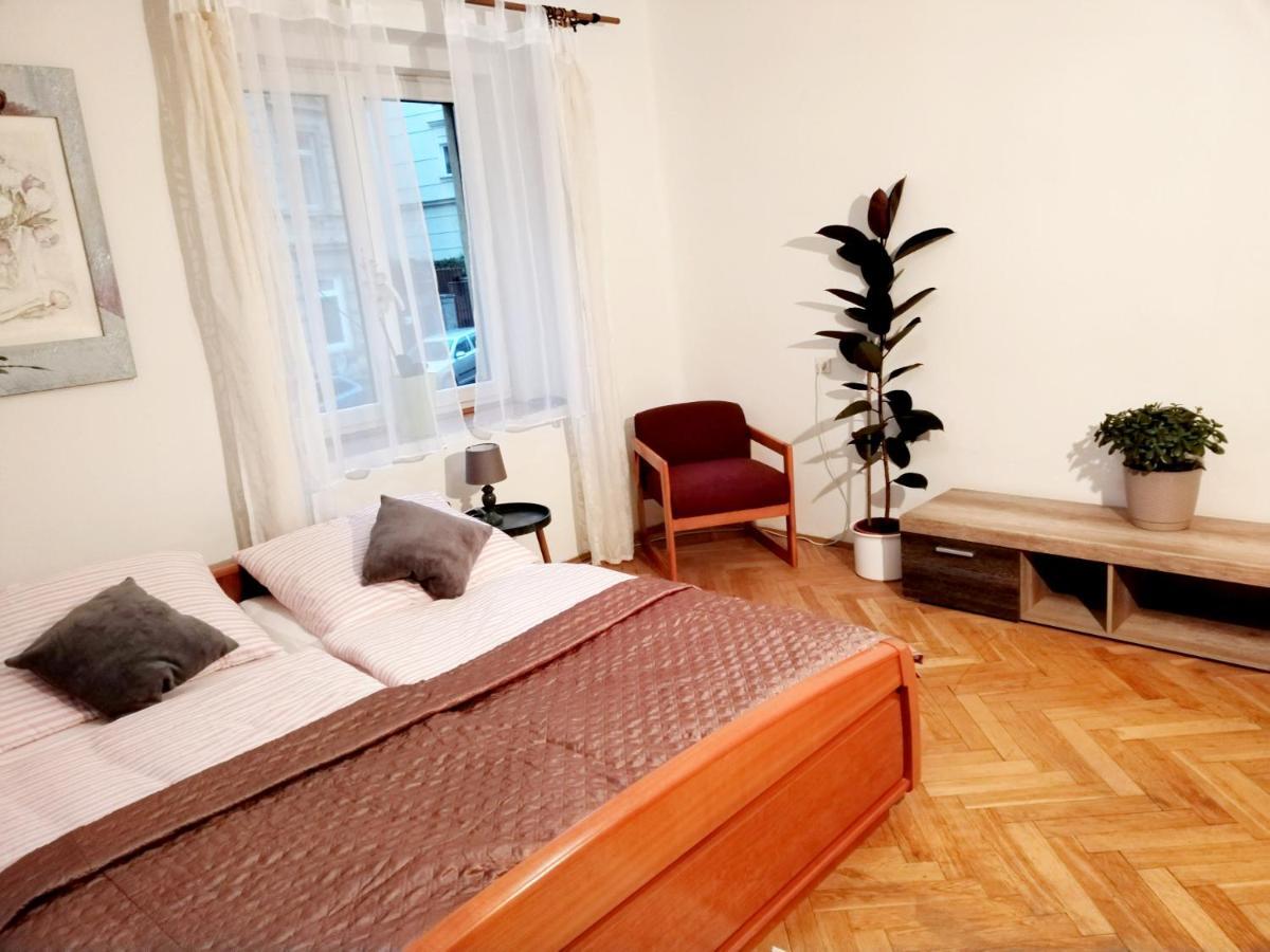 Apartman Isabel เดชชิน ภายนอก รูปภาพ